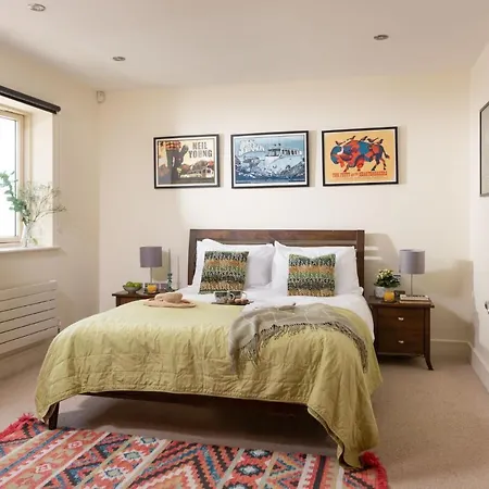 5 The Vista, Newquay - Short Walk To Beach - Free Parking And Wi-Fi - Stunning Views-2